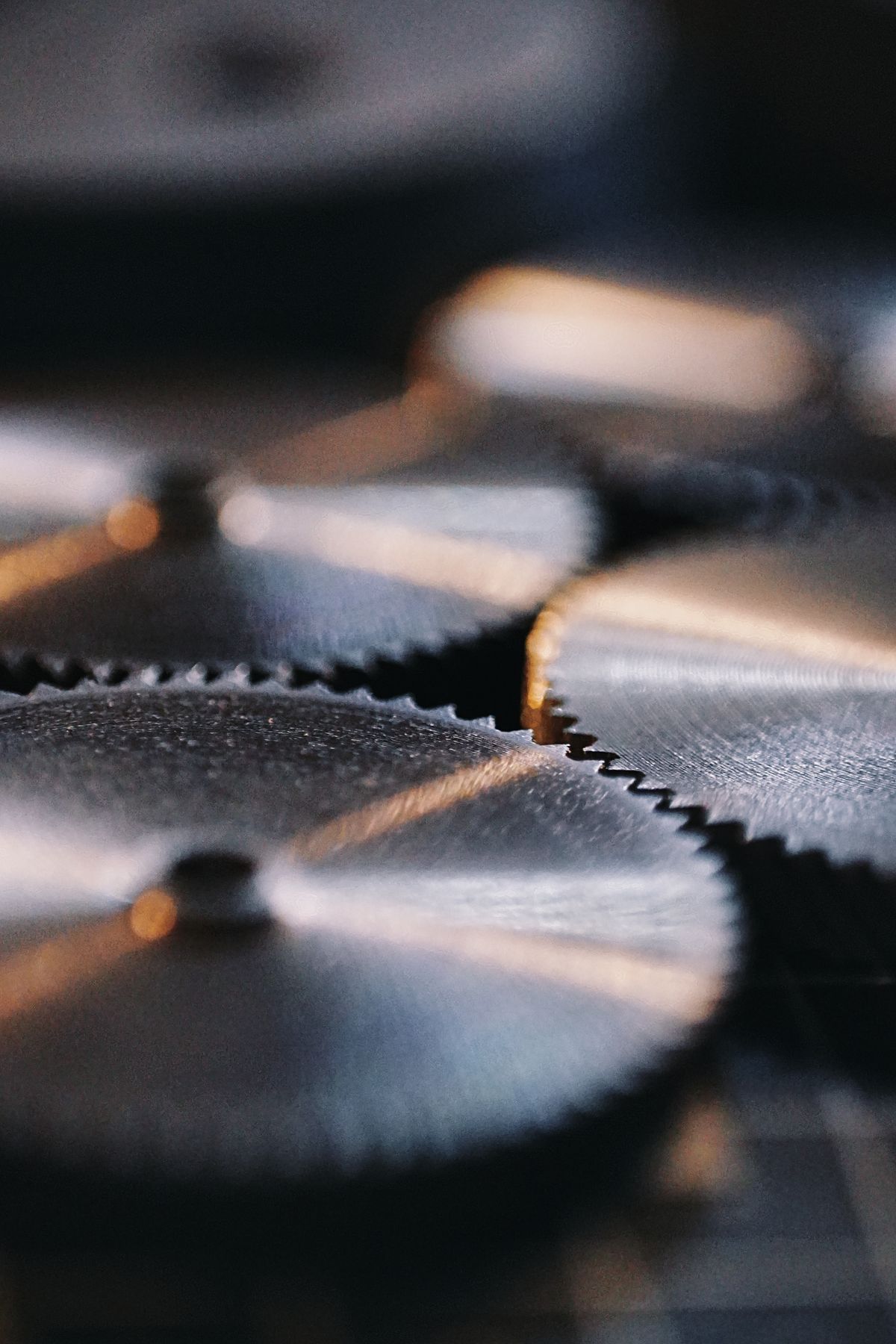 Detalhe de engrenagens industriais — imagem ilustrativa